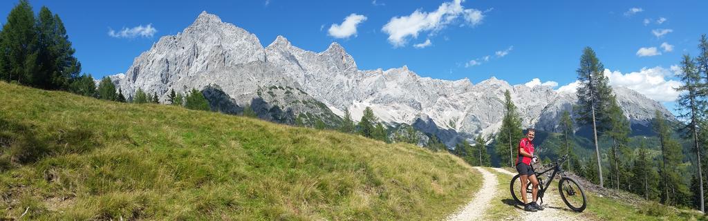Hotel Haus Dachstein Schnitzer Eben Im Pongau Exterior foto