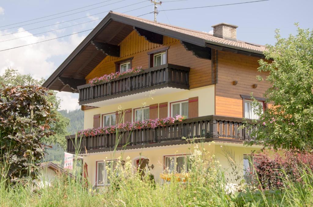 Hotel Haus Dachstein Schnitzer Eben Im Pongau Exterior foto