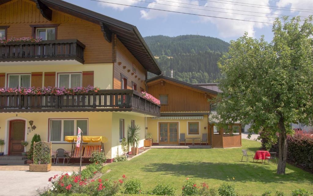 Hotel Haus Dachstein Schnitzer Eben Im Pongau Exterior foto